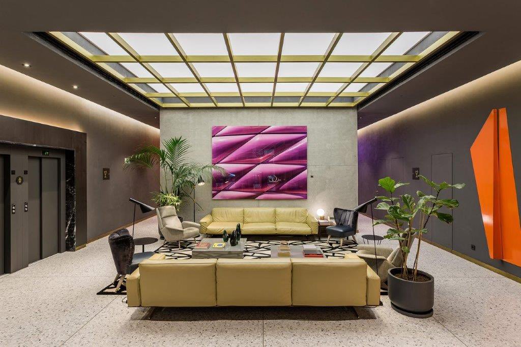 lomarterrazo's tweet photo. Aneu a @RoomMateHotels #Gerard #BCN i veureu com arquiteces, decoradors,interioristes,constructora, col.locadors,polidors han fet que llueixi d’aquesta manera el #terrazo #interior #gragran #40x40 #L472 #grisperla és per treure’s el barret! 👏🏻 #terratzo #lomar #elpavimentdara https://t.co/JoMRJqerJV