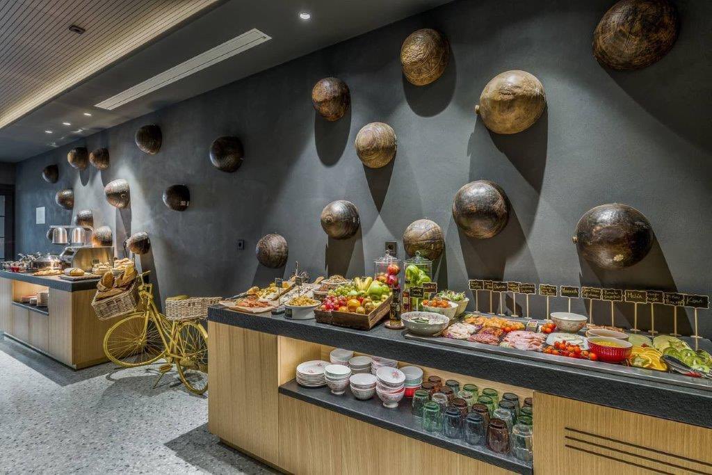 lomarterrazo's tweet photo. Aneu a @RoomMateHotels #Gerard #BCN i veureu com arquiteces, decoradors,interioristes,constructora, col.locadors,polidors han fet que llueixi d’aquesta manera el #terrazo #interior #gragran #40x40 #L472 #grisperla és per treure’s el barret! 👏🏻 #terratzo #lomar #elpavimentdara https://t.co/JoMRJqerJV