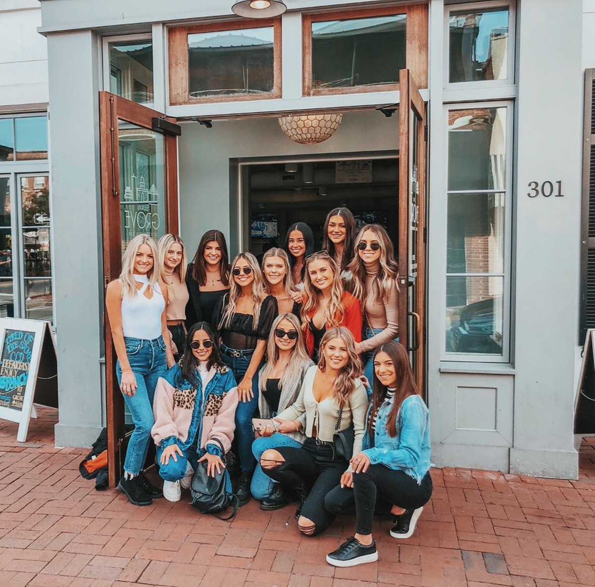TheGroveSAV's tweet photo. Steps away from a reunion at The Grove 😍

📸 by grace_fedorchak https://t.co/kbNx02YsTQ