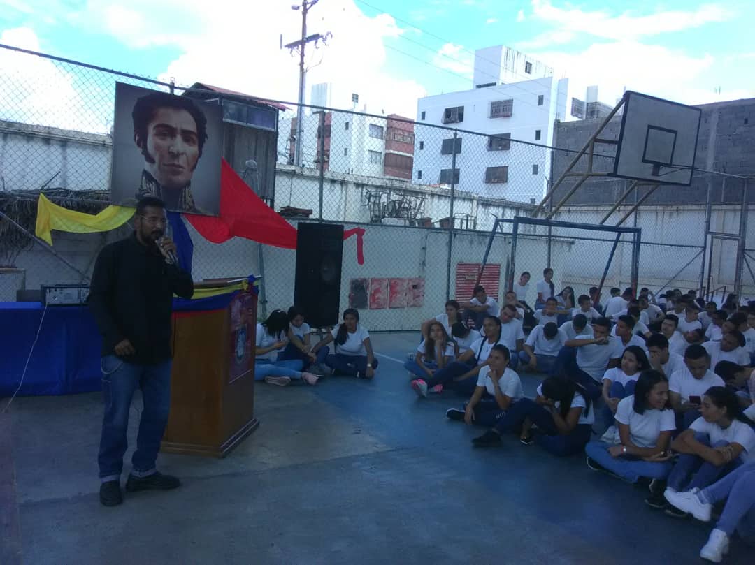 Nucleo_Lara's tweet photo. Estudiantes del Cinu  del #NúcleoLara reciben charla sobre el Golpe de Estado del 23 de enero de 1958, la cual puso fin a la dictadura del General Marcos Pérez Jiménez .@unefa_ve @angiolillofp @Educacion_MPPD @unefa_vrro @VDIUNEFA1 @elraye167 @UNEFA_VASyPC https://t.co/I0ZB4V9bty