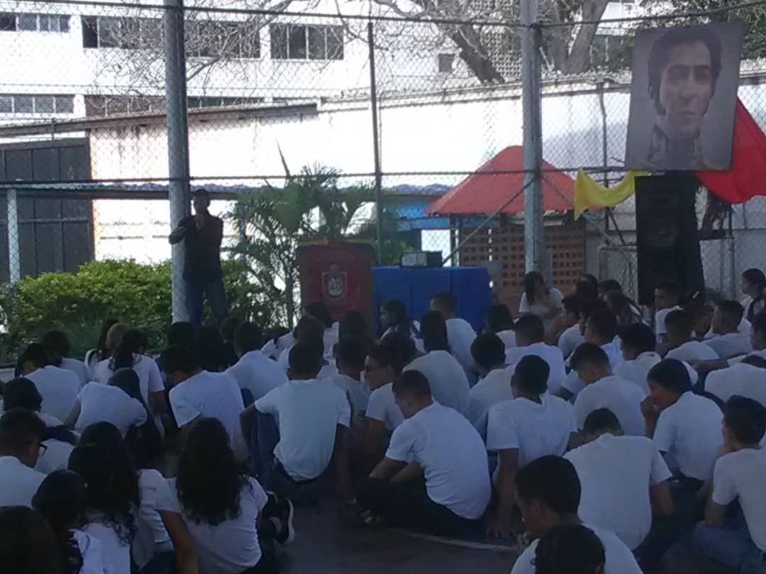 Nucleo_Lara's tweet photo. Estudiantes del Cinu  del #NúcleoLara reciben charla sobre el Golpe de Estado del 23 de enero de 1958, la cual puso fin a la dictadura del General Marcos Pérez Jiménez .@unefa_ve @angiolillofp @Educacion_MPPD @unefa_vrro @VDIUNEFA1 @elraye167 @UNEFA_VASyPC https://t.co/I0ZB4V9bty