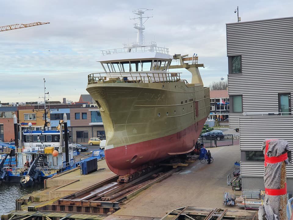 AlbertVCU's tweet photo. Mooie opdracht van Firma A. Romkes voor de complete tuigage vd nieuwe UK 24. #Twinrig #Quadrig https://t.co/GeXjiYbT5O