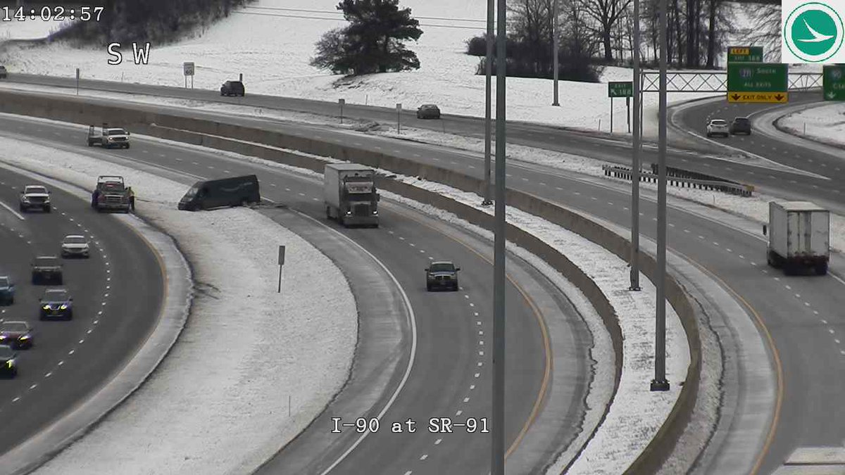 TotalTrafficCLE's tweet photo. Tow truck has arrived to try to pull this van out of the  median. 90 at 271.  Use caution approaching both ways. #CLETraffic https://t.co/znCtNZq1GY
