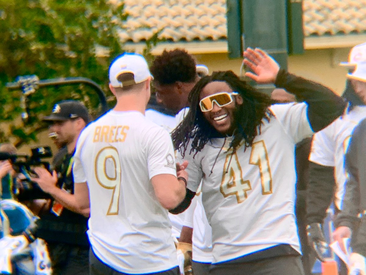 JennaLaineESPN's tweet photo. Find you someone who gets as excited to see you as @A_kamara6 does with @drewbrees. https://t.co/snv9eueyV4