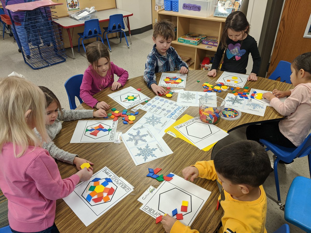 LPPwithMrsT's tweet photo. We each created our own unique snowflakes today using pattern blocks! @LittlePanthers1 #pawsitivepanthers #npspanthers https://t.co/HNExbopBXY