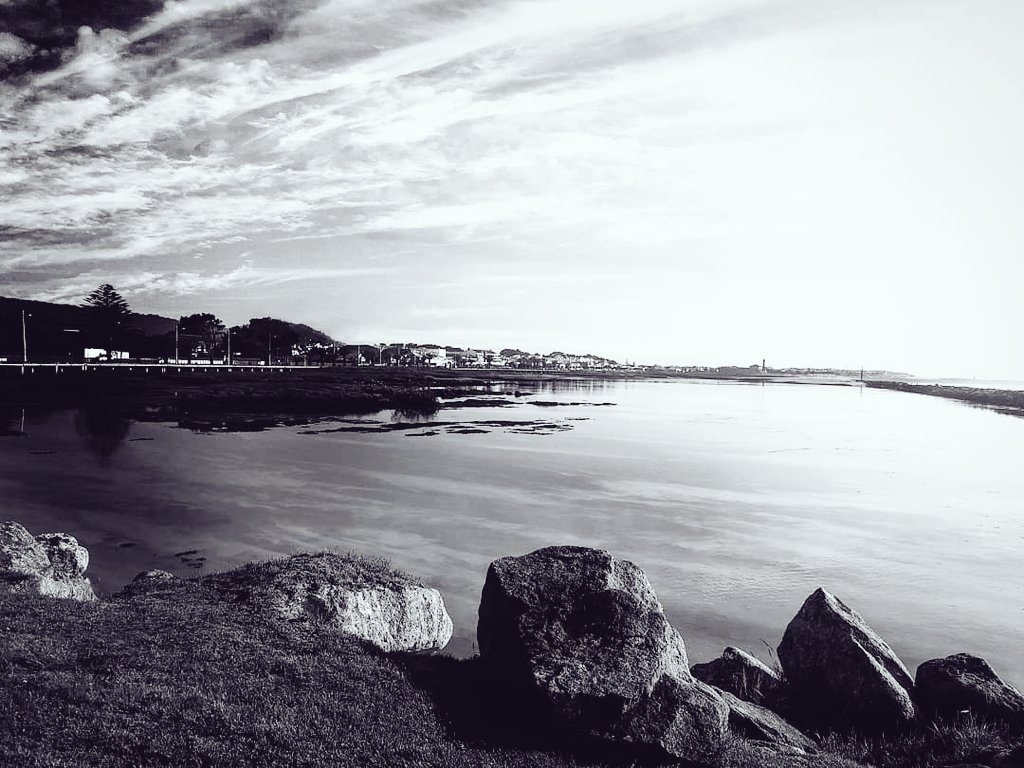 a_f_anabela's tweet photo. Calm and tranquility! That's is my mood... I just love what I do. #photo_lovers #BlackLightning #photoshoot #blackandwhitephotography #monoart #monochromatic #mininal #scape_captures #lakephotoshoot https://t.co/cBD6RzBqyN