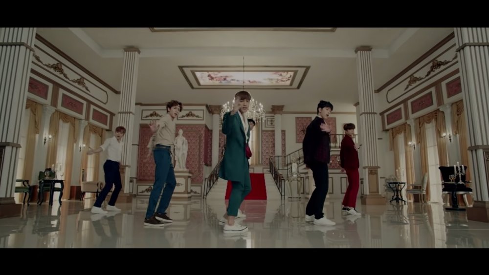 allkpop's tweet photo. 2PM's 'My House' MV suddenly soars in popularity on YouTube nearly 5 years after its release, JYP releases bonus performance video https://t.co/QoJiIk6fCi https://t.co/YmkdPGHYzB