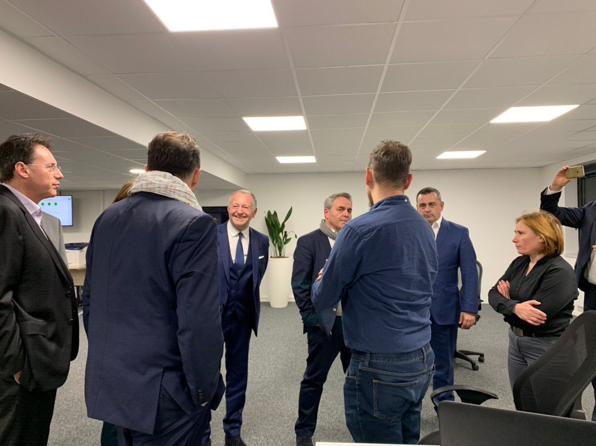 xavierbertrand's tweet photo. .@CegidGroup inaugure ses nouveaux locaux à Roubaix ! C’est une chance pour les @hautsdefrance d’héberger ce champion français 🇫🇷 présidé remarquablement par @JM_Aulas : un champion qui innove, qui s’exporte et qui crée des #emplois ! https://t.co/Vfl9F2fTUU