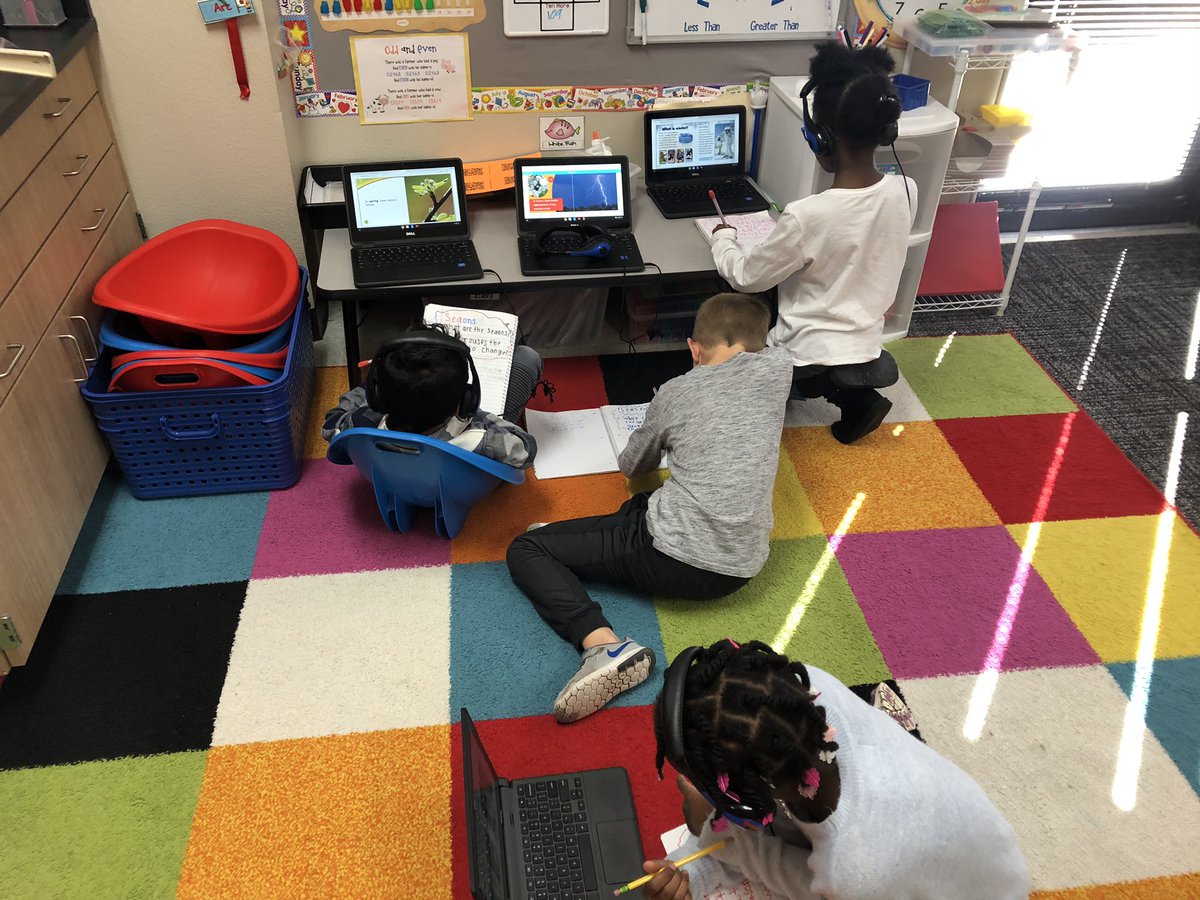 MrsSalmon1st's tweet photo. Independent learning going on in 1st grade! We’re learning about sun, stars, moon, seasons & night & day. Each group is learning something different & will teach their classmates! #bbengaged #firstgradecan https://t.co/6kRt6xj5cI