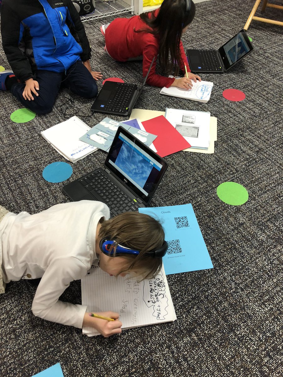 MrsSalmon1st's tweet photo. Independent learning going on in 1st grade! We’re learning about sun, stars, moon, seasons & night & day. Each group is learning something different & will teach their classmates! #bbengaged #firstgradecan https://t.co/6kRt6xj5cI
