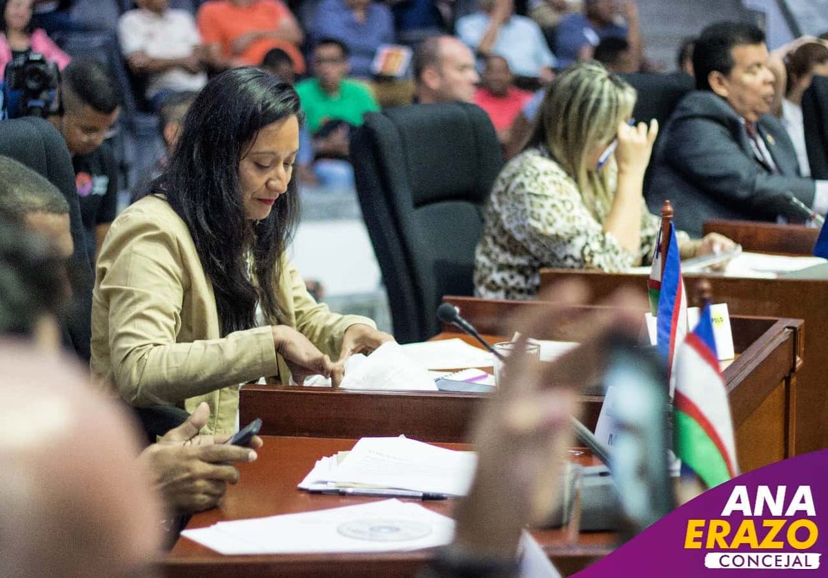 AnaErazoR's tweet photo. Hoy advertimos al Gerente de la Empresa Municipal de Renovación Urbana #EMRU, que los resultados positivos no únicamente son en términos de inversión privada. Aquí debe ser escuchada la otra cara, la de las comunidades afectadas por el proyecto de #CiudadParaiso https://t.co/O29nZV8NvL