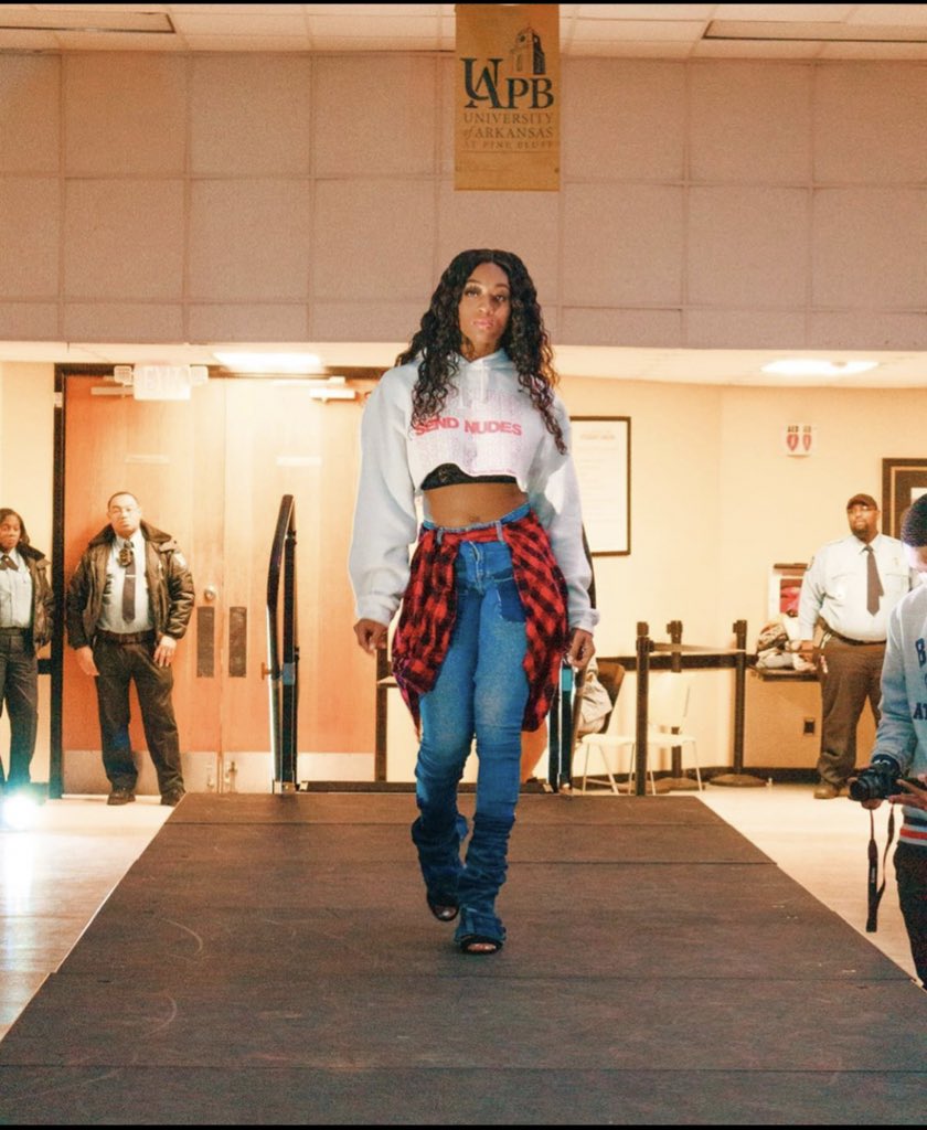 DOEDWILL's tweet photo. Frm The Show 🧃 

All Jeans By Me .. 🙏🏾 https://t.co/Fnv8SToMIL