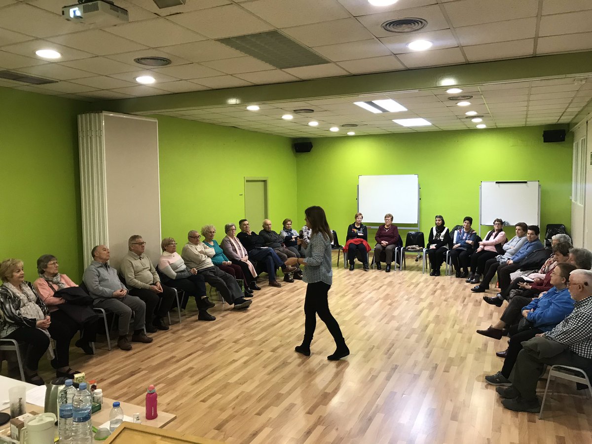 assocajudam's tweet photo. #EscolaEnvellimentScg #Programació2020 Aprenent molt de les propietats de les plantes i  de com fer-les servir per al nostre benestar. Gràcies a la #MonicaCivit 👏👏 i a @GrupoMemora per la seva col.laboració en aquesta sessió #HerbesRemeieres https://t.co/a3DBh4Cvhw