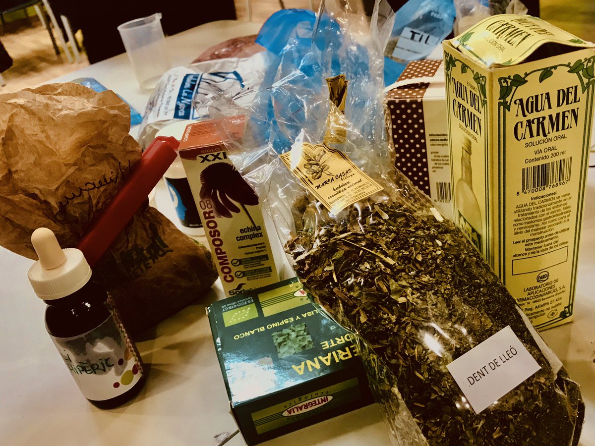 assocajudam's tweet photo. #EscolaEnvellimentScg #Programació2020 Aprenent molt de les propietats de les plantes i  de com fer-les servir per al nostre benestar. Gràcies a la #MonicaCivit 👏👏 i a @GrupoMemora per la seva col.laboració en aquesta sessió #HerbesRemeieres https://t.co/a3DBh4Cvhw