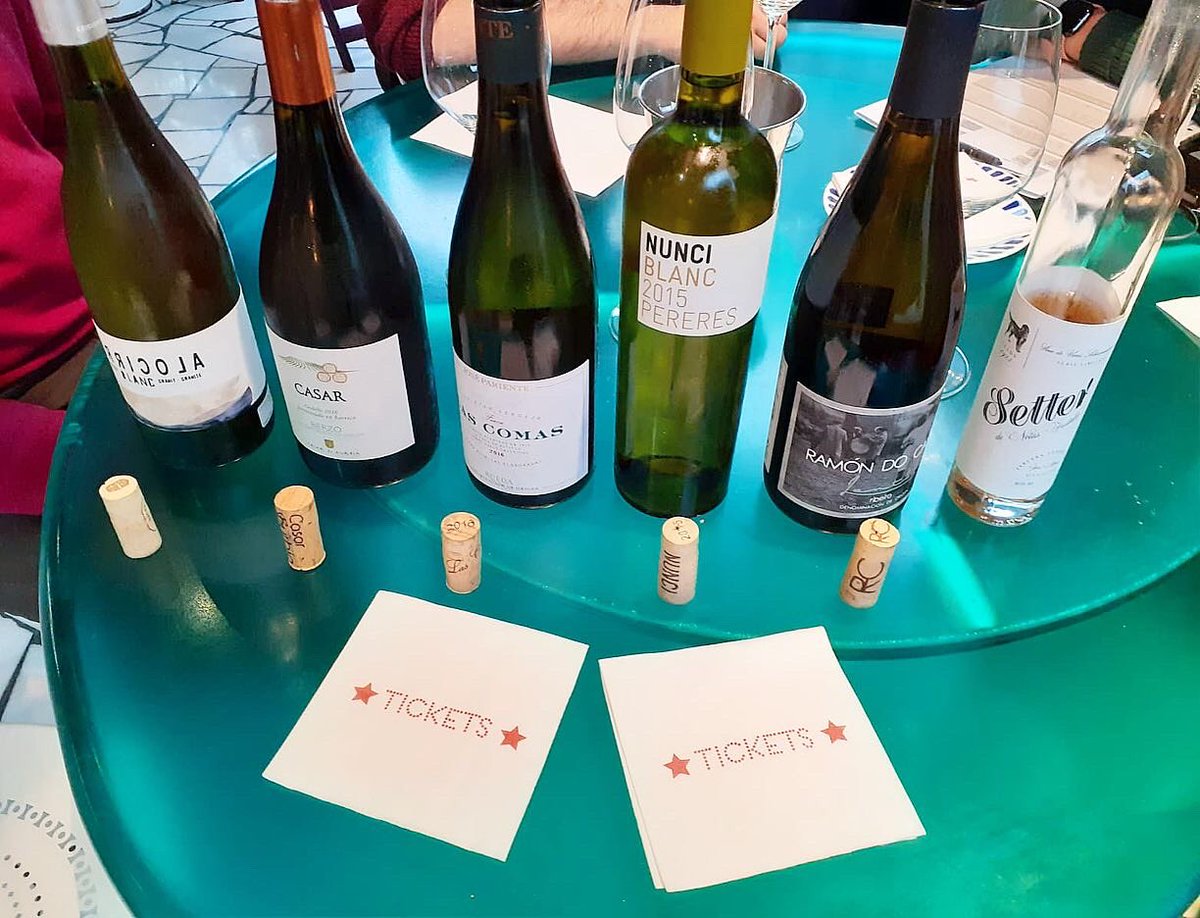 Es un verdadero placer 😉 disfrutar con cada uno de los vinos que forman la gran familia #vincelonandfriends 🙌🏻 junto a nuestros clientes.
.
¡Gracias al equipo de sommeliers del Tickets Bar, Susana y Miguel Ángel, por vuestro tiempo🍷y cariño!