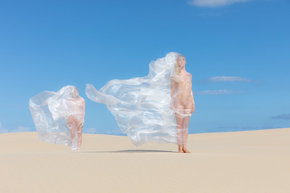 Annoucing our Editors' Pick for last month's theme - THE HUMAN BODY. 20 more photographers whose  work struck us and left a mark. See them all and read the comments here: life-framer.com/human-body-edi…

This image by Todd Kennedy.