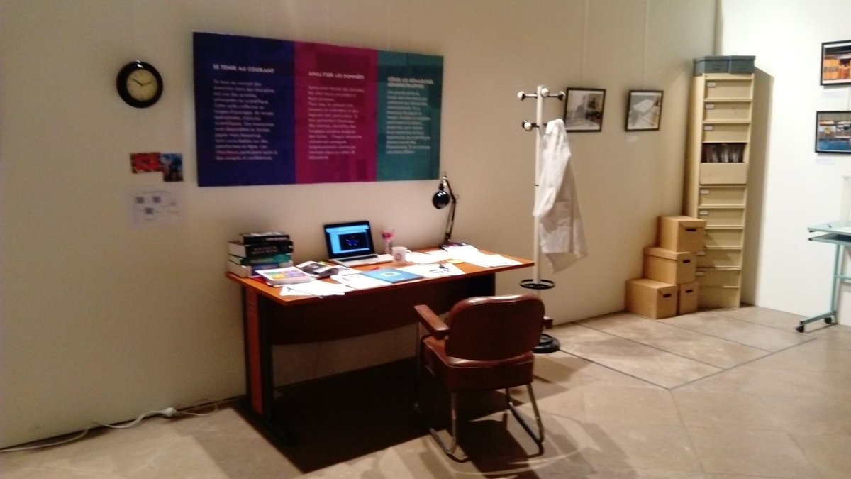 LandaisLucile's tweet photo. La Cour Mably, à Bordeaux, reste ouverte au public samedi de 14h à 18h 🌸 Les #CoulissesDesSciences vous y dévoilent le quotidien des chercheurs ! 😁 @AssociationDDS @ISIC_MasterMdS https://t.co/zDVRE3yyRu
