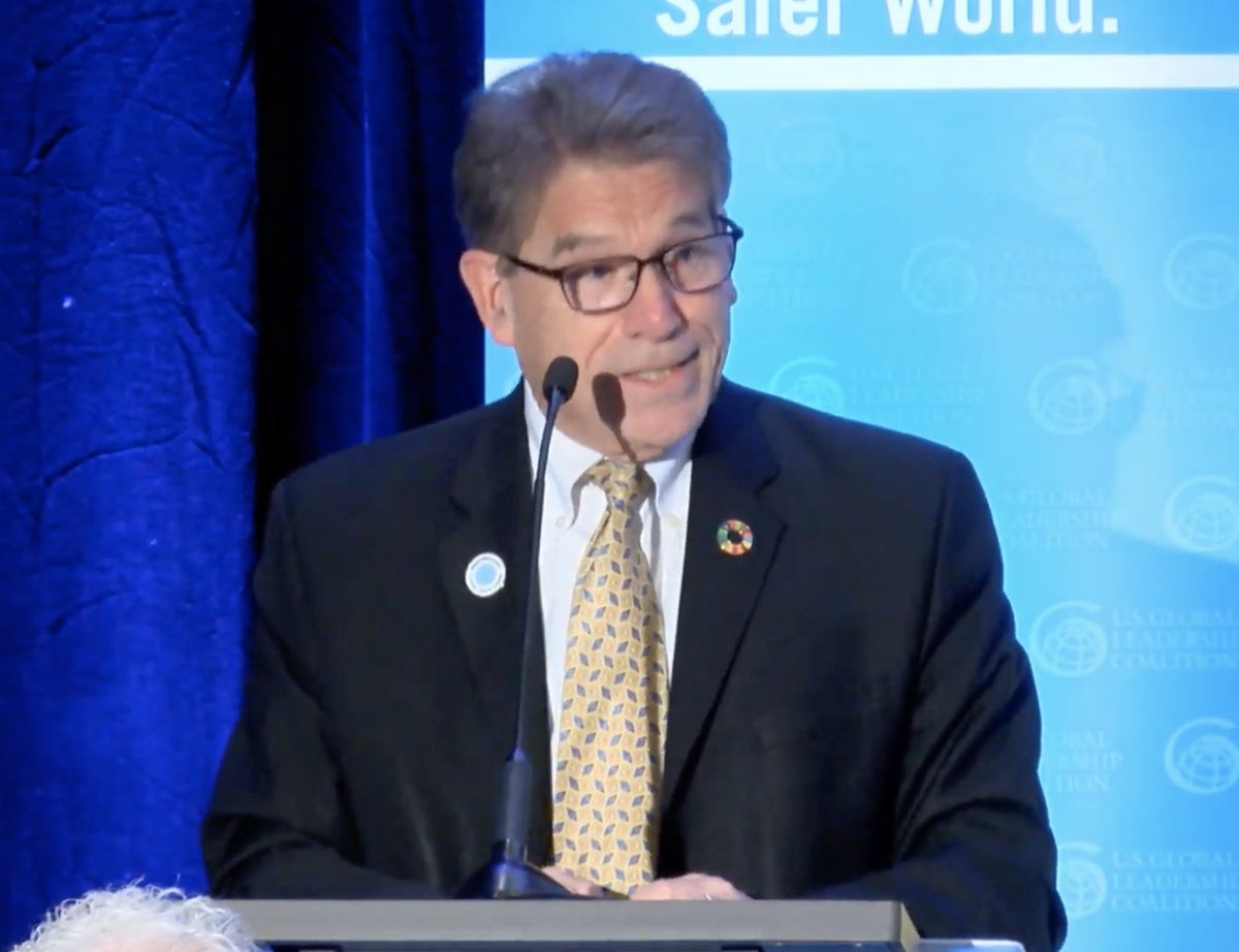 USGLC's tweet photo. .@mritchie introduces @RepDeanPhillips at #usglcMN with an important message: America cannot close the door on the rest of the world. https://t.co/Cw4t7Jen9k