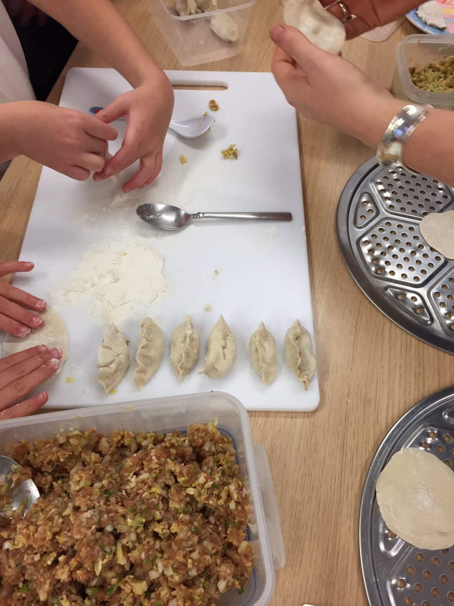 MandarinClub2's tweet photo. @SidleshamSchool Dumplings are one of the most popular food during Chinese New Year. It was an eye opening experience for the children to see and learn how to make dumplings. https://t.co/eQ9RNbkyfO