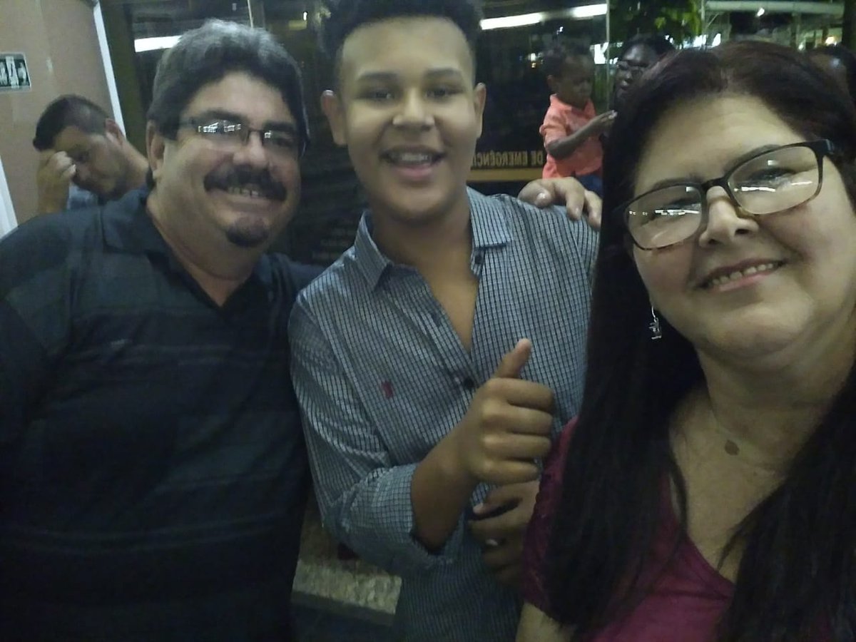 spgmiranda's tweet image. Olha quem Deus uma palhinha na terça-feira na cerimônia de efetivação dos profissionais da educação em Alfenas. #TheVoiceKids 
#SimoneSimaria