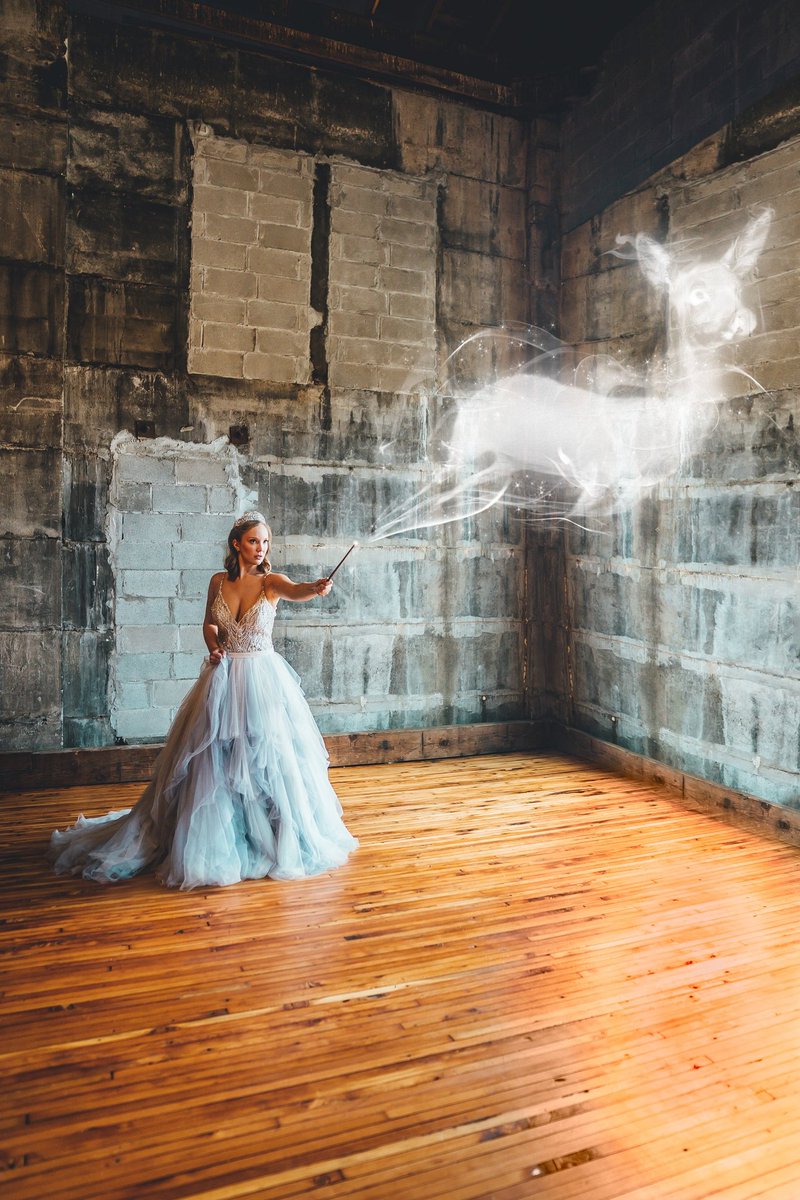 ConoceHP's tweet photo. Ésta fotógrafa americana hace fotos de boda ambientadas en Harry Potter.

¡RT si quieres fotos de boda así! https://t.co/1CuuZn4LTf