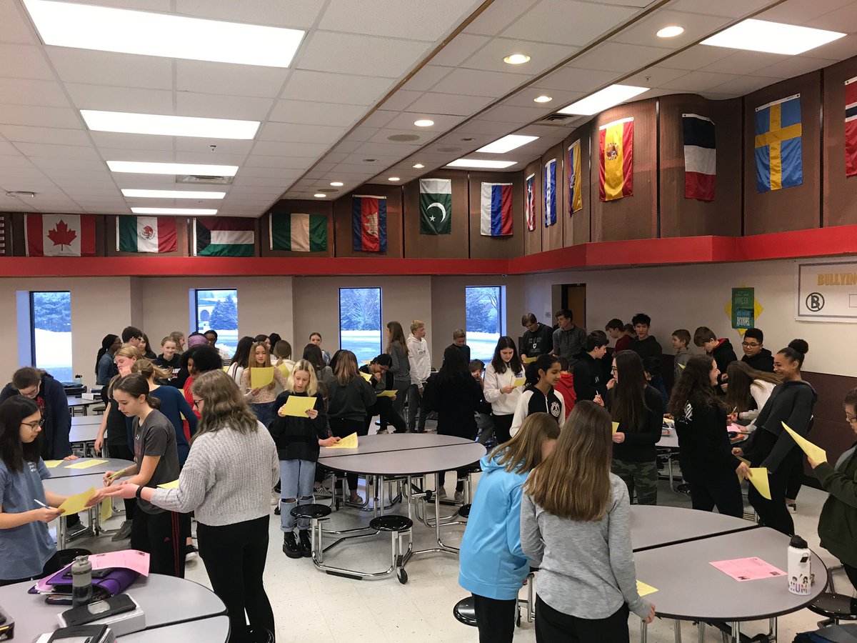 EPCMS's tweet photo. 8th Grade students going on the Washington DC trip in June work on planning and preparation. https://t.co/1YIFvmBp5b