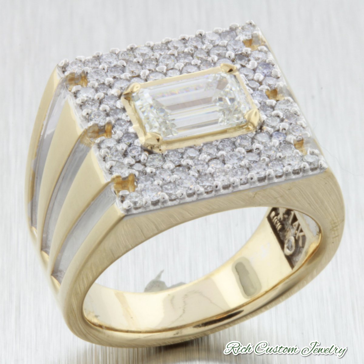 RichCustom's tweet photo. Diamonds come in all shapes and sizes, let us design around your stone!

#14kmensdiamondring #14kanddiamonds #2tonering #pavesetting #solidscape #richcustomjewelry #makedreamsreality #imaginationisalimitaion #LasVegas #lasvegascustomjewelry https://t.co/eU3HV5YXSd