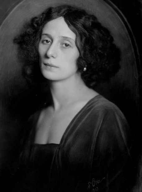 danzaINBAL's tweet photo. Convirtiéndose en una de las bailarinas de ballet más importantes del siglo XX, #UnDíaComoHoy, pero de 1931, fallece Anna Pávlova. 

Durante una gira por México, fue una de las primeras bailarinas clásicas en ejecutar el Jarabe Tapatío, vestida con el traje de china poblana. https://t.co/dilhI3GstF