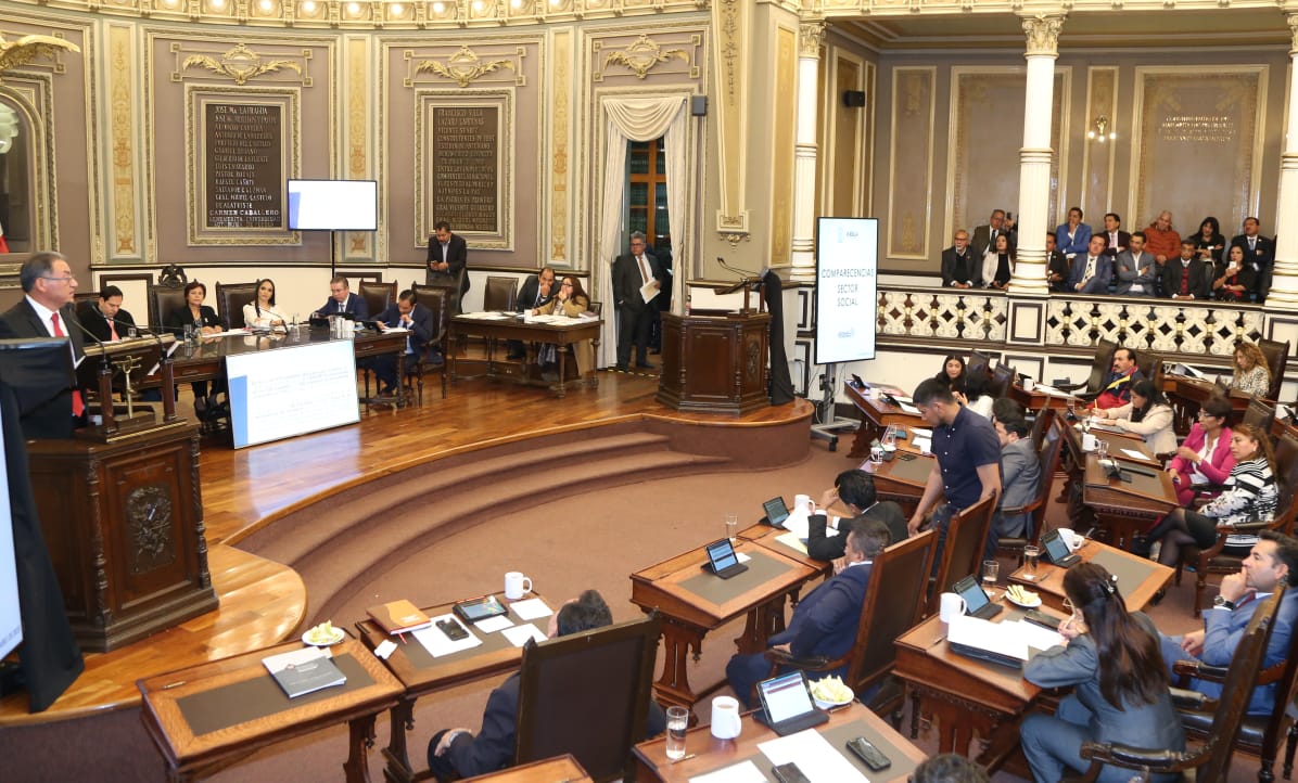 SEPGobPue's tweet photo. "La educación es un bien público y por tanto tarea corresponsable de todas y todos"; concluye el secretario @MelitonLozano durante su comparecencia ante las y los diputados del @CongresoPue https://t.co/y82iecBkqx