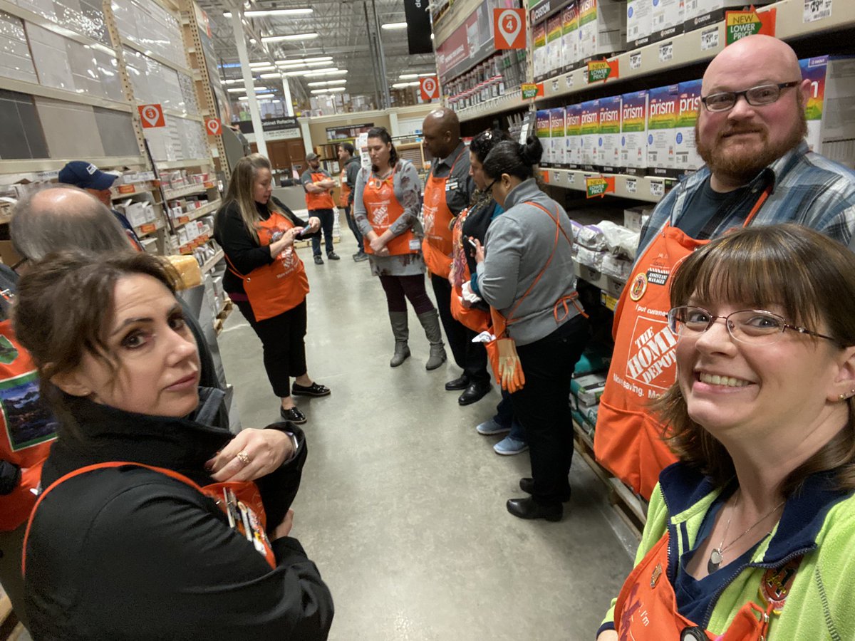 ShannonB4724's tweet photo. Rockin this walk! Zero out-of-stocks in D23/59! #D52Elite💎 @ASM4724 @4724TumwaterHD @AkinsMel #SOS https://t.co/cpKBLI2ypv