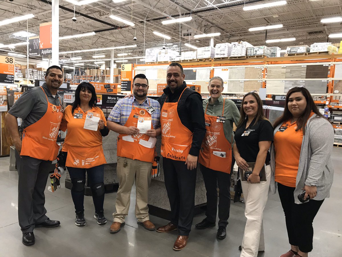 PruittKevin's tweet photo. Recognizing Jimi, the SM at our Las Cruces NM store. The store not only looked phenomenal, but he is an outstanding store partner for the MET team. #OneTeam  @Fuerstenberg15 @CalvinM51489250 @ianfmacias https://t.co/oHncaKu6n6