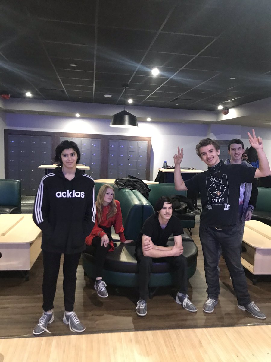 Cferhrhs's tweet photo. Bowling fun for the CFER students before the holiday break. #reseaucfer #cferpic https://t.co/xwjkvtNTmd