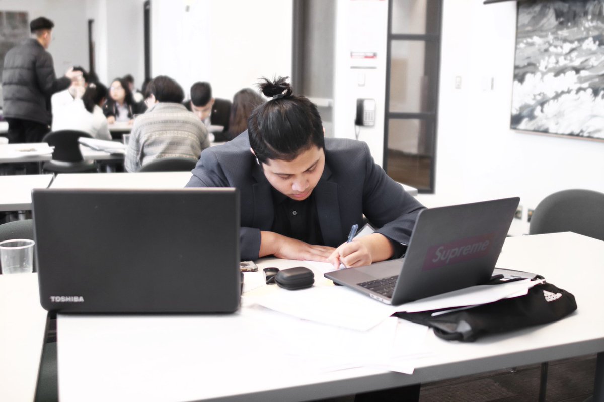 EnactusSFU's tweet photo. Thinking about getting some hands-on experience as an entrepreneur? Registrations for @BrightIdeas_SFU 's Spring Cycle is now open for high school students! 💡Learn more at the link in bio! ⭐️ https://t.co/xzpUI2RVEW
