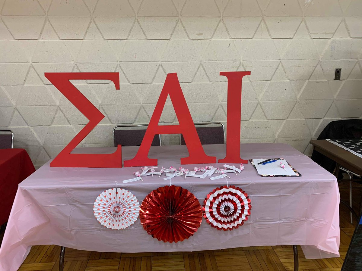 SAIMuKappa's tweet photo. We had a great time at our first recruitment event and the spring activities fair! We hope to see you tonight at 7:30 in Sallee 230 to play Life-Size Candyland! ❤️🌹 https://t.co/UsnQte9xsX