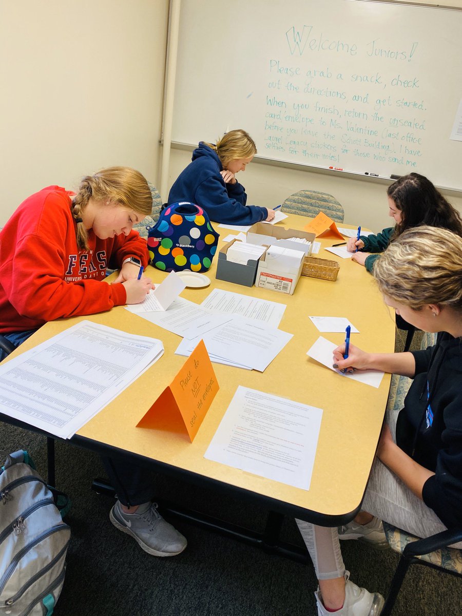 UrsulineLions's tweet photo. Our junior class has been busy over the past 3 days thanking our alumnae and friends of Ursuline! #UACommunity #UAPride 💚💛 https://t.co/7EcHxb0cJg