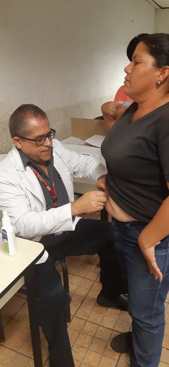 Nucleo_Lara's tweet photo. Estudiantes y comunidad Unefista en general del #NúcleoLara, gracias al apoyo del fondo de población de la Naciones Unidas y el Ministerio de Salud, reciben 2° dosis de anticonceptivo medroxiprogesterona subcutánea @unefa_ve @angiolillofp @Educacion_MPPD https://t.co/e8ccK7voTS