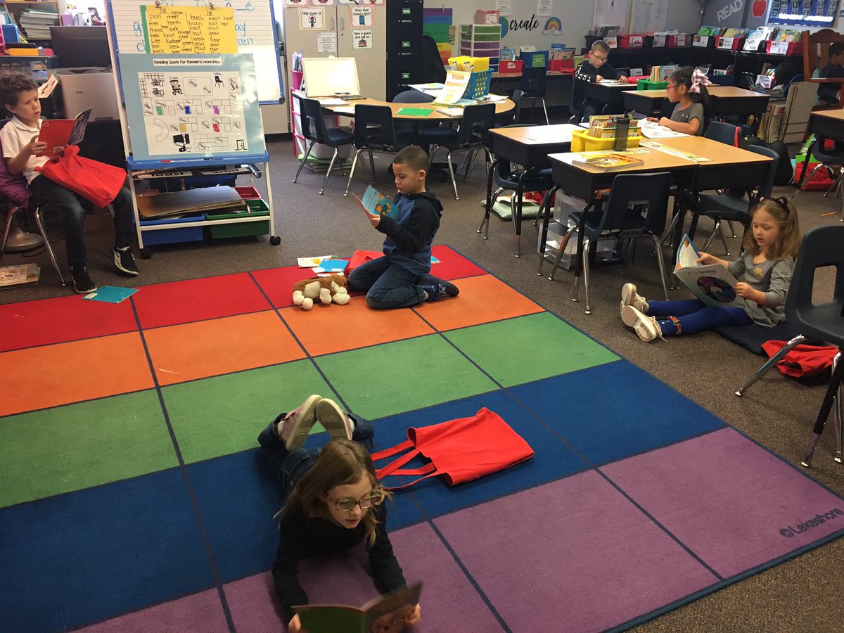 AmityPrice14's tweet photo. Our brains are growing during Reader’s Workshop! 📚📚📚 @aubrey_mes @aubreyisd https://t.co/vq1ZPRecaR