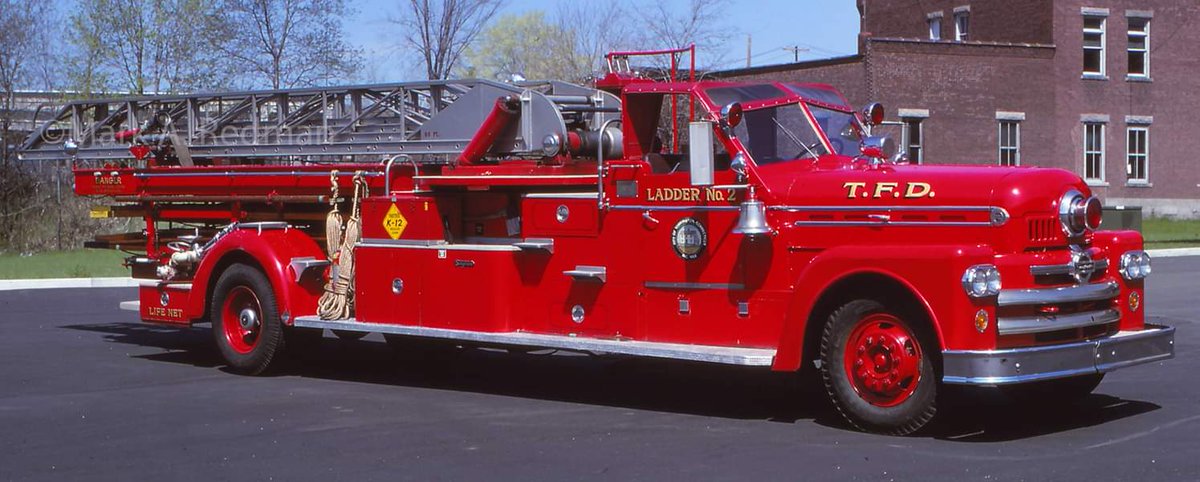 ctfirephoto's tweet photo. Here's another rig shot from CFPA member Mark A Redman.  This one is a Seagrave from the Torrington, CT

Ladder 2 (in 1980)

1954 Seagrave 85' https://t.co/bGDKB78794