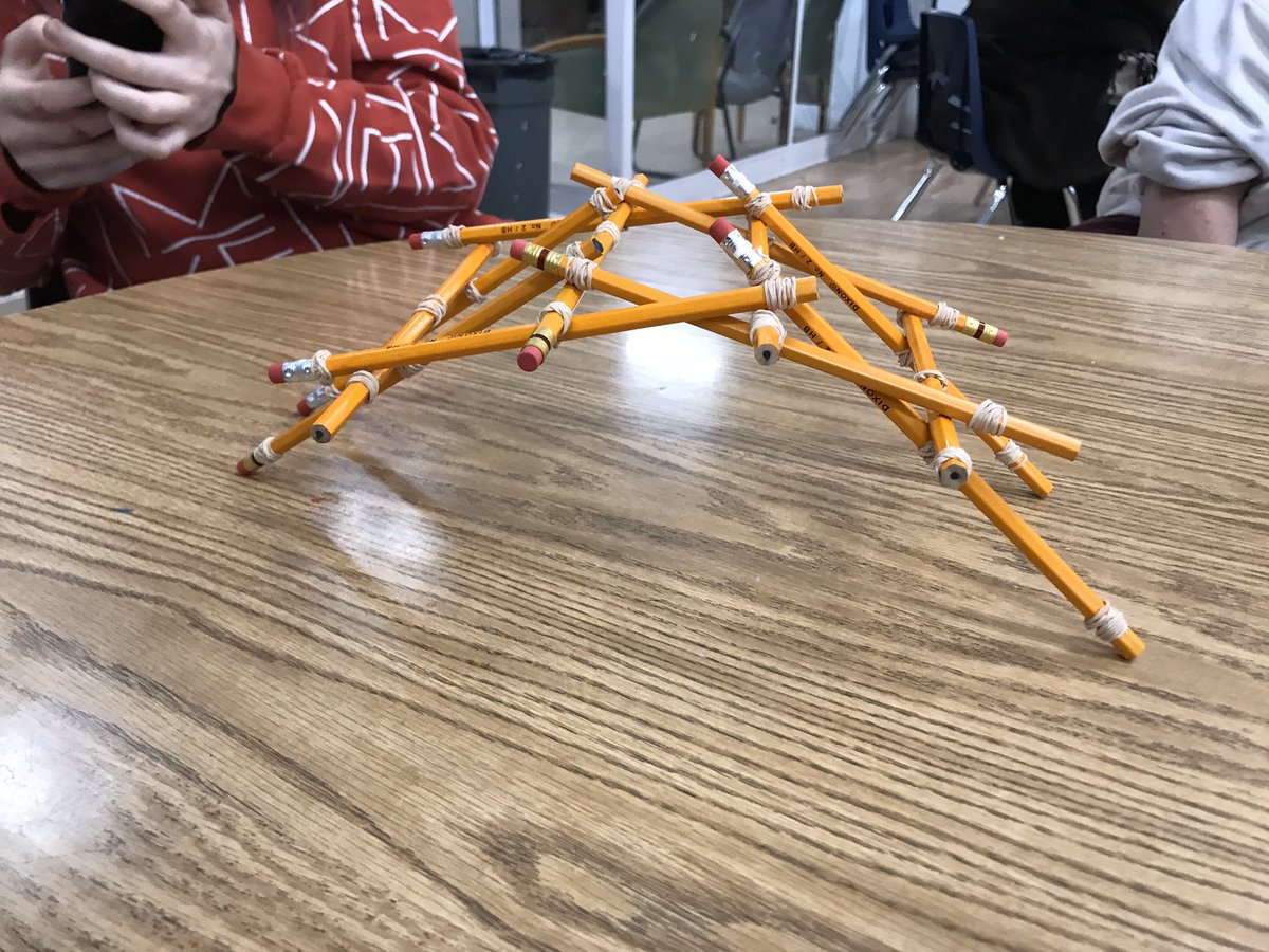 TaraMcFarling1's tweet photo. Grade 8 are building a DaVinci Bridge @BallacheyLC using only pencils and elastics for grip @MajorBallachey @GEDSB #davincibridge #davinci #STEMeducation #designchallenge https://t.co/PQIZZz2eF6