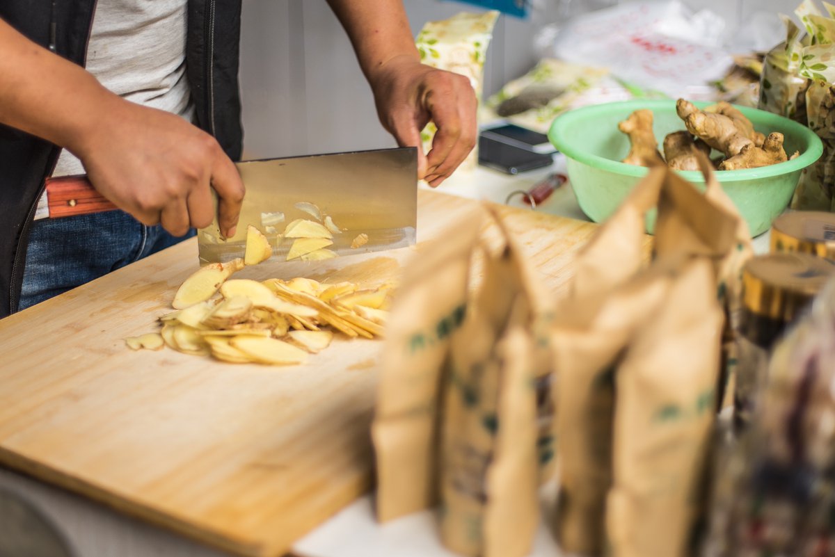 VisitSuzhou's tweet photo. Pick up a bag of handmade ginger candies along Pingjiang Road and try to see if you can make one bag last your whole trip. Hint: we strongly suggest you buy two. #TravelSuzhou #SeenInSuzhou https://t.co/FvBI9nocyn