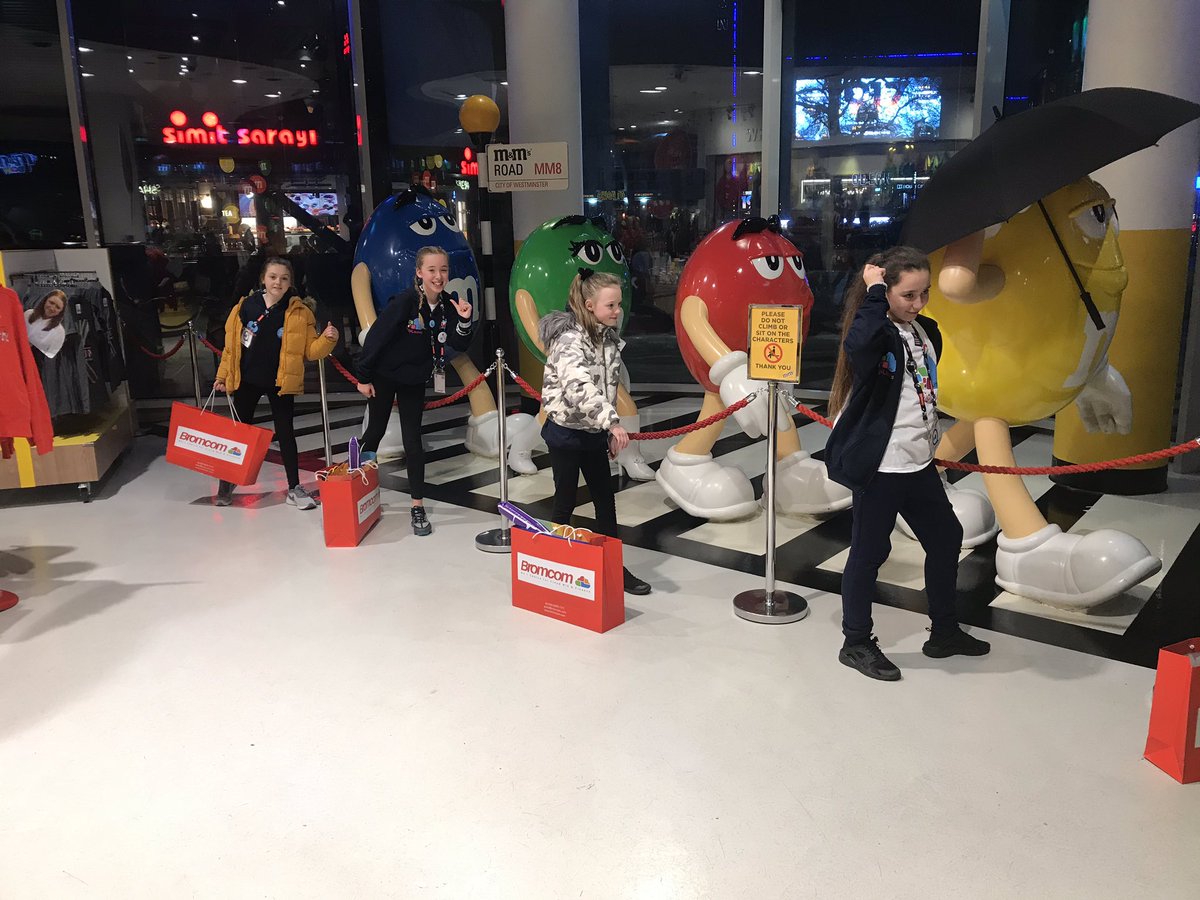 MackleClaire's tweet photo. #SpotMissAnderson #ShouldBeOnMaternity @RedesdalePrim #DigiLadies @DigiLadies #BETT2020 @MrMShackleton https://t.co/RfWMNGAmP7