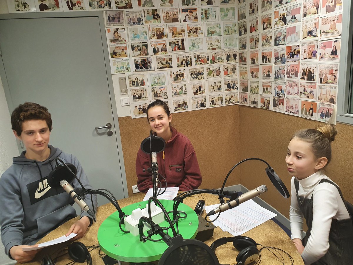 patrice_gros's tweet photo. #Radio scolaire en #Ardèche.
Interview par des élèves du réseau d'#Aubenas.
Un moment d'échange et de partage. Une éducation aux médias #EMI intégrée au #ParcoursCitoyen. Vive #InfoRC.
@FabienneBlaise3 https://t.co/dpnX8s4uQ4