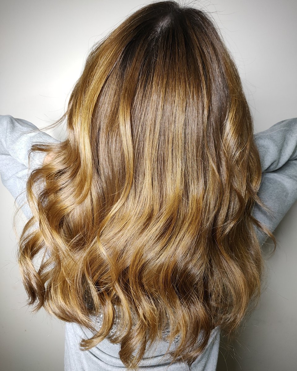 AloxxiHair's tweet photo. π―Sweet as HONEYπ― Loving this look created by @stephaneghmua #AloxxiHair #AloxxiColor #AloxxiInternational https://t.co/MEbbttL8Kh