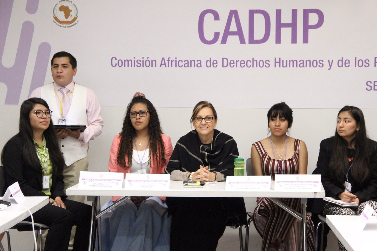 MaluMicher's tweet photo. Estoy muy contenta de acompañar a los chavos y chavas de @senadomun que realizan su plenaria durante estos días en el Senado de la República.

Estamos platicando sobre los derechos humanos de las mujeres y la urgencia de arribar a la igualdad de género.

#LegislarParaLaIgualdad https://t.co/XX1TxpmRdf