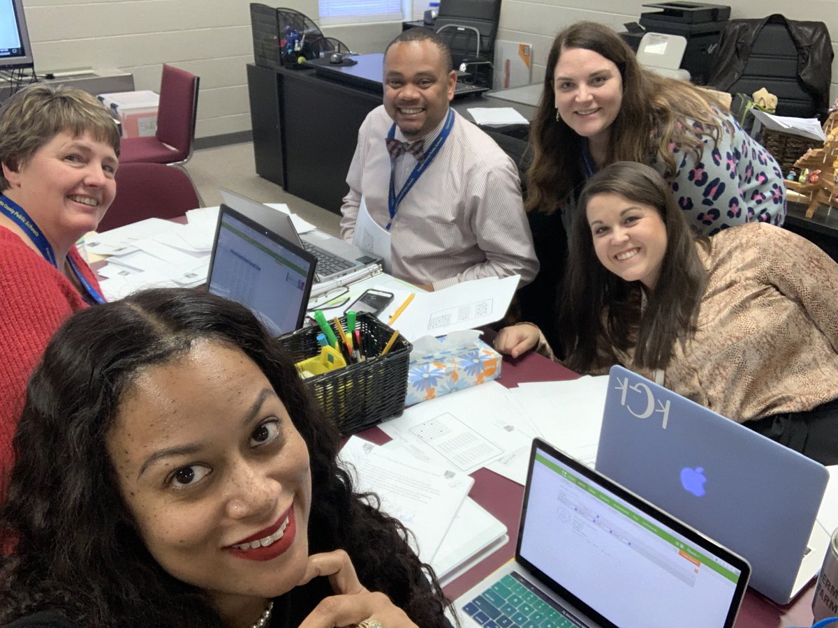 Quin_Tate's tweet photo. 🗣Reunited and it feels so Good🥰 The Crew is back together AGAIN... #FellowFriends @CAOacademicsfcs @suptking #FOCUSed🤯 #FellowsOfFCPS #DiggingIntoData 📊#JustThe5OfUs5️⃣🤗 https://t.co/0knvHmBy4W