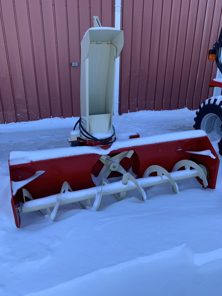 First person with $2990 takes home this 84” Farm King Snowblower. This is a new-old stock unit with a current list price of $4675. Call 306-962-3637