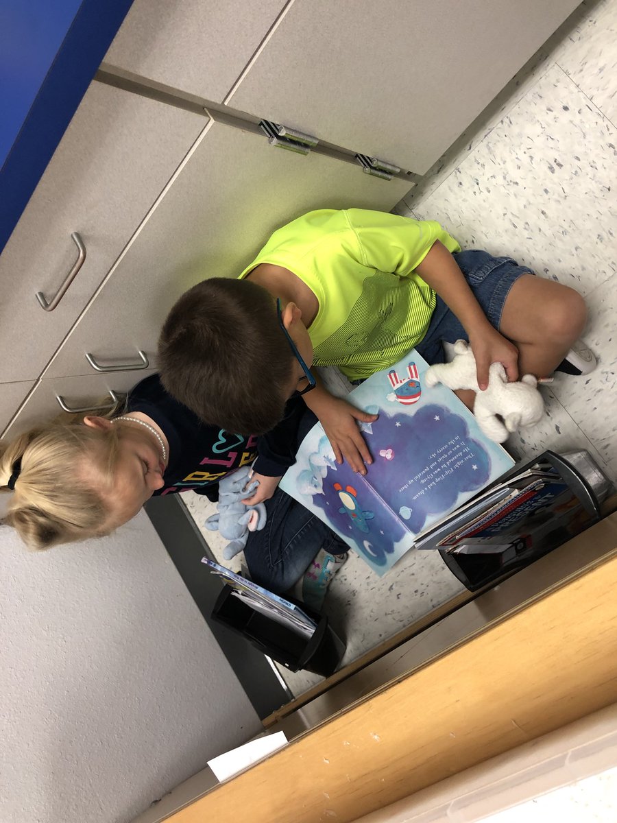 MandaKay01's tweet photo. Daily 5 Boot Camp day 3. #readtosomeone #LISDFutureFocus @LorenaPrimary https://t.co/88pPo2xlMr