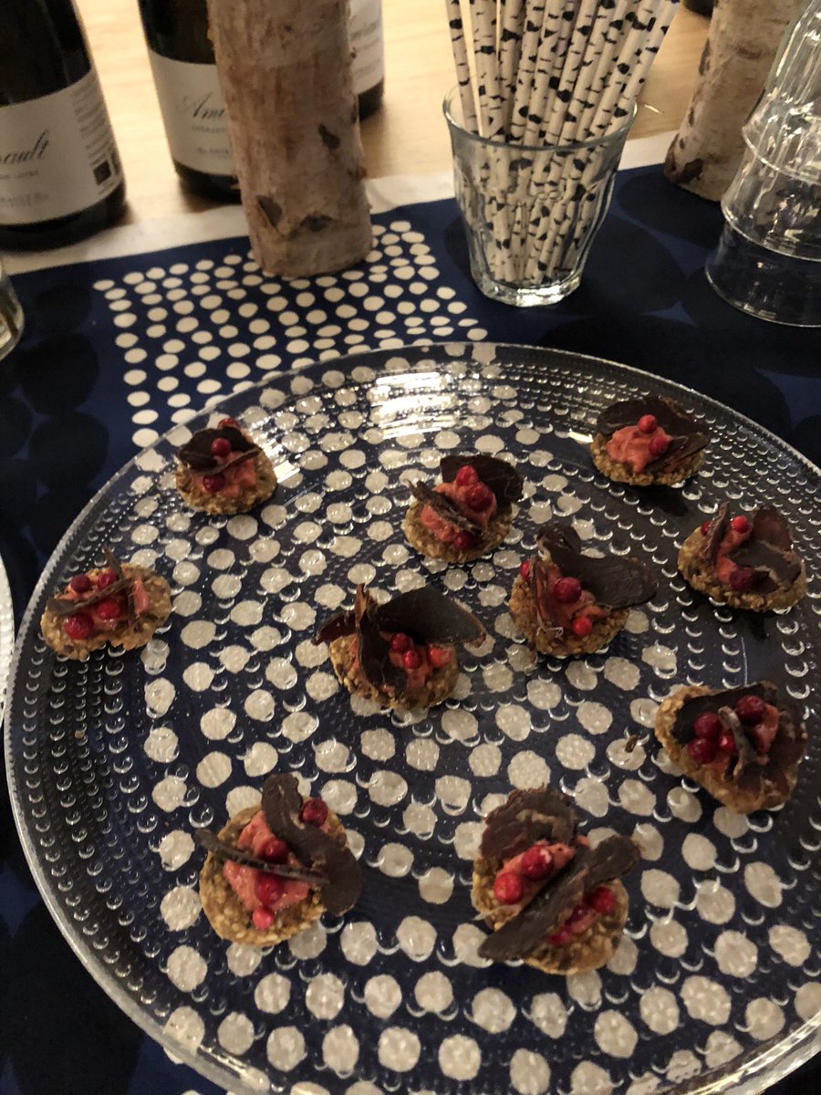 jtiffon's tweet photo. Belle découverte des produits gourmands de #Finlande chez #MaisonPlisson. Mention spéciale pour le saumon sur toast d’avoine et le renne séché aux airelles... @AmbFinlandePAR @InstFin @salutfinlande https://t.co/P5RgyiibT5