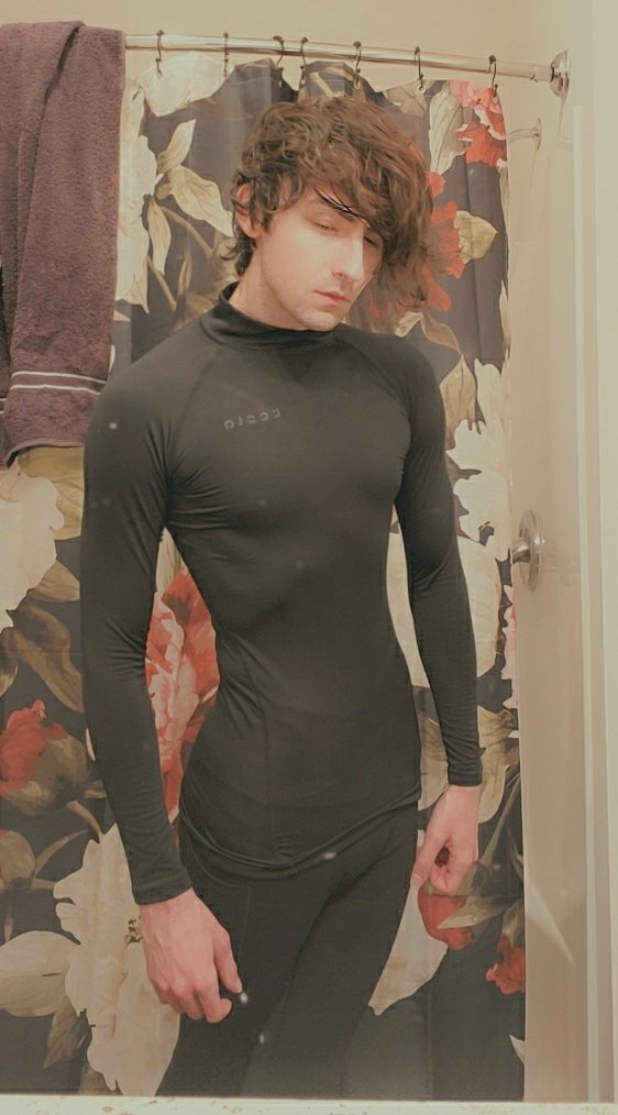 BlackOutCos's tweet photo. compression shirts and leggings accentuate the anime shape https://t.co/XBQri8NcTc