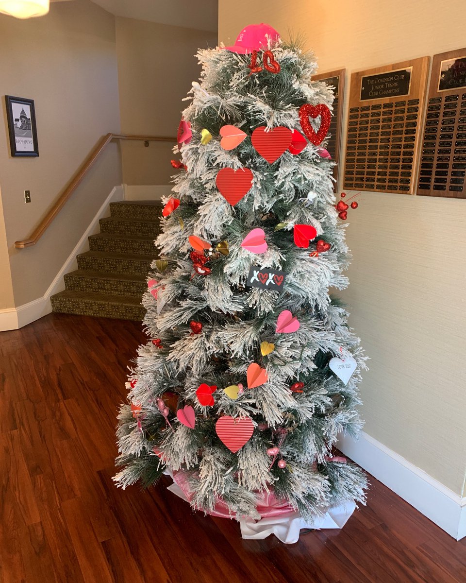 DominionClub_'s tweet photo. The seasons change but the tree remains! Next time you're by the club, check out the seasonal tree in 6000 The Restaurant. Any guesses on what holiday we are ready for? #seasonaltree #thedominionclub https://t.co/0jv1JlI3a8